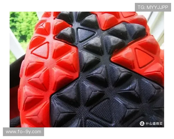 全面梳理水爷职业生涯各阶段曾穿着的经典足球鞋款大详尽清单版集